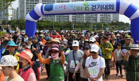 걷기운동은 단순한 신체 활동을 넘어 정신 건강